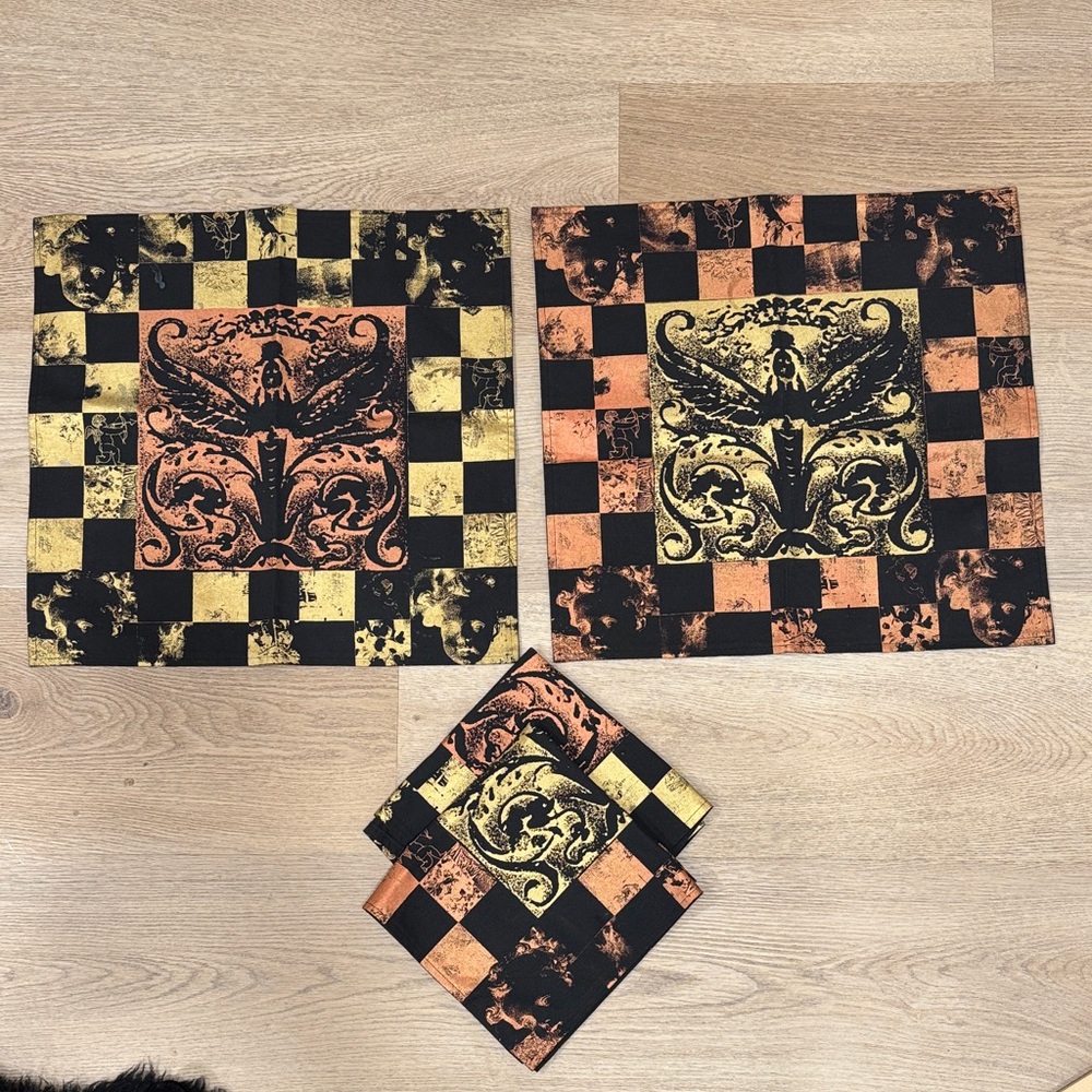 4 Checkered Dining Table Napkins - Black and Gold
